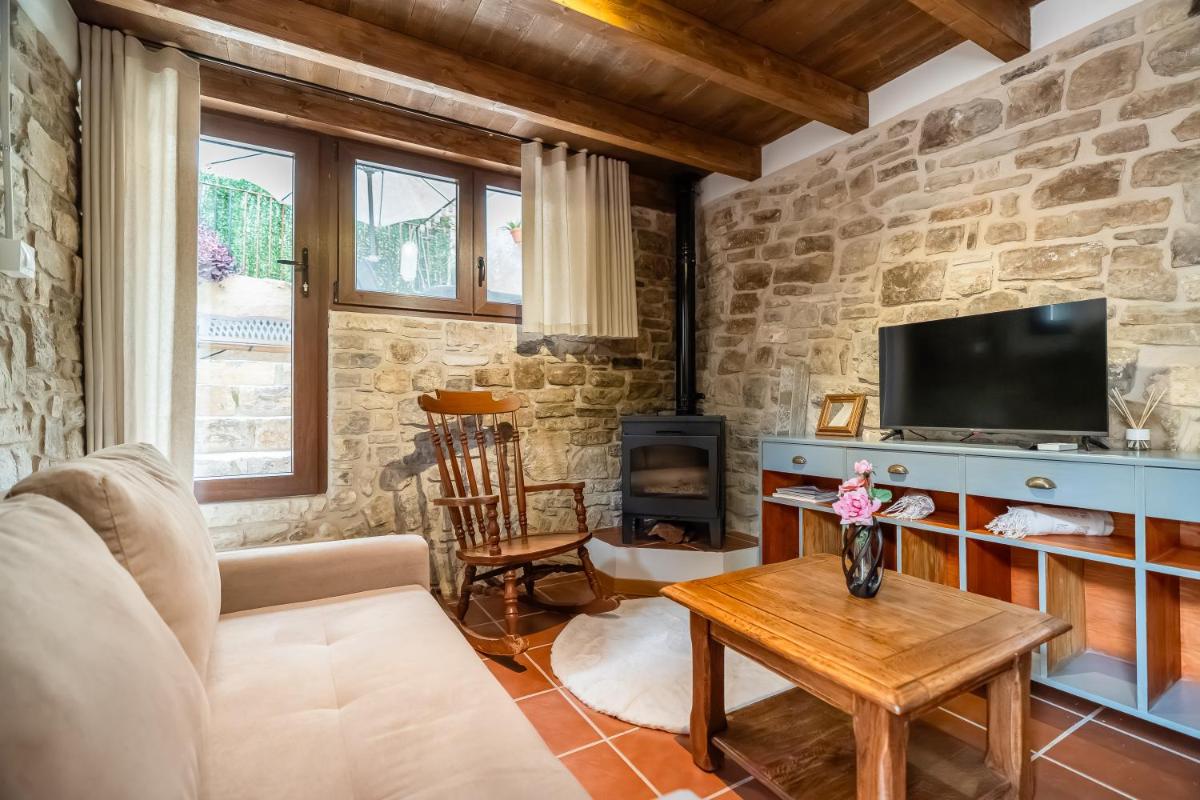 La Caseta de Freixenet Encanto rural y natural - Housity