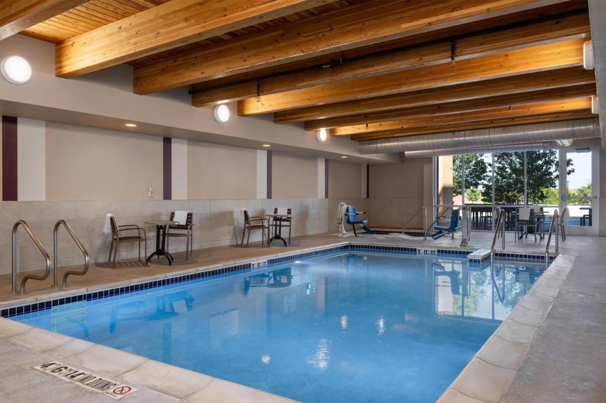 Home2 Suites by Hilton Milwaukee Brookfield - Housity
