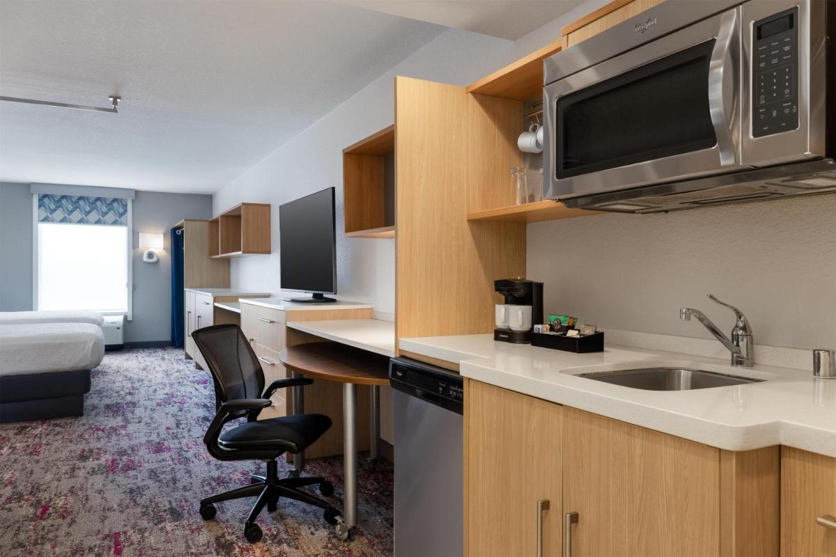 Home2 Suites by Hilton Milwaukee Brookfield - Housity