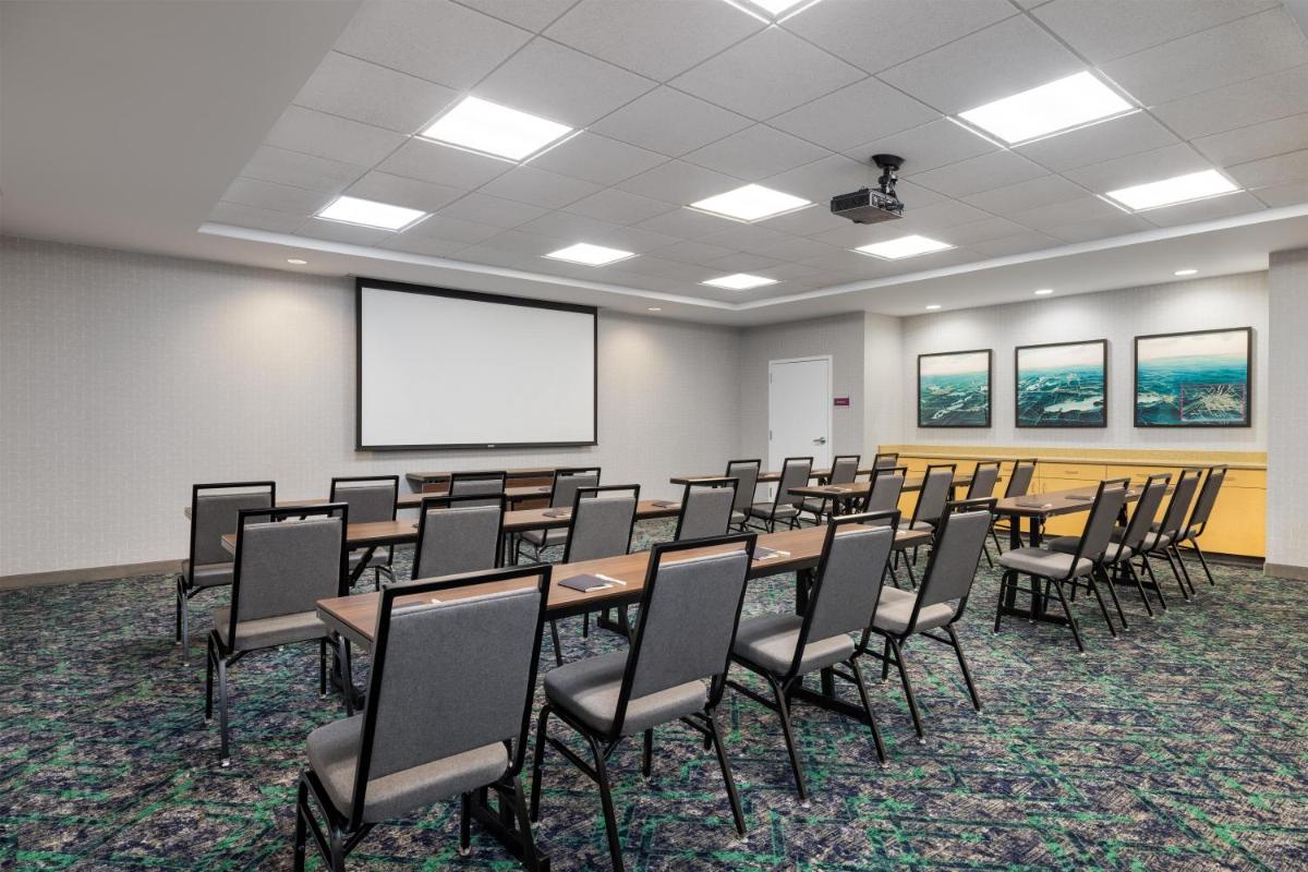 Home2 Suites by Hilton Milwaukee Brookfield - Housity