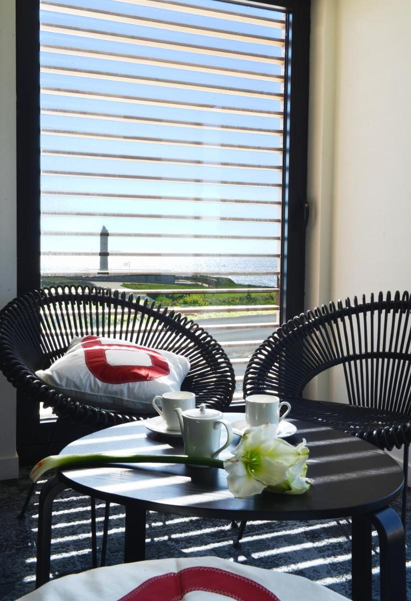 Coin salon dans l'établissement Hostellerie de la Pointe Saint-Mathieu - SPA & Restaurant