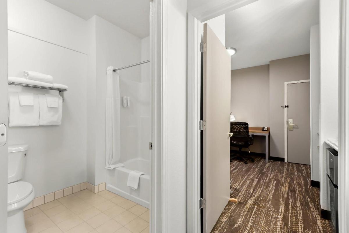 Clarion Suites Anchorage Downtown - Housity