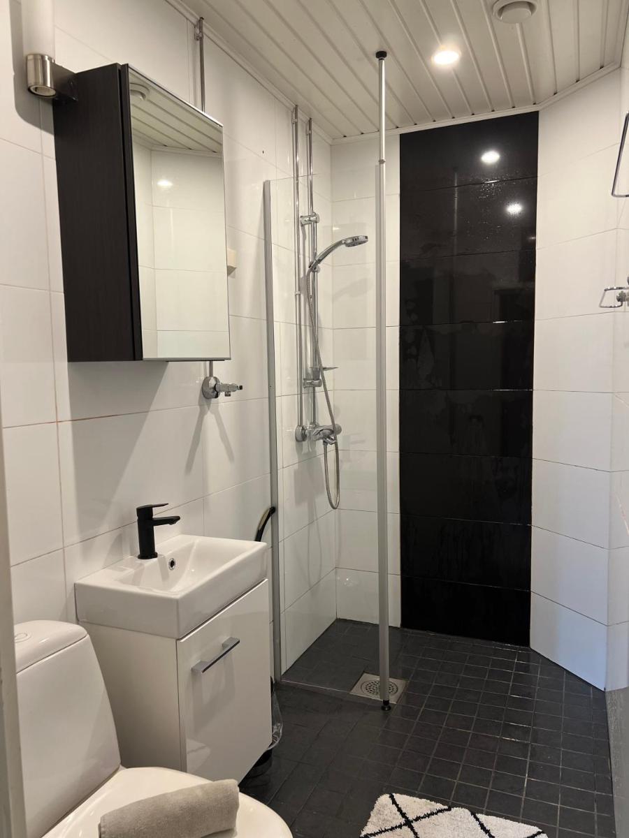 Premium-style apartment with real Finnish wood sauna, parking space two cars & WIFI - Housity