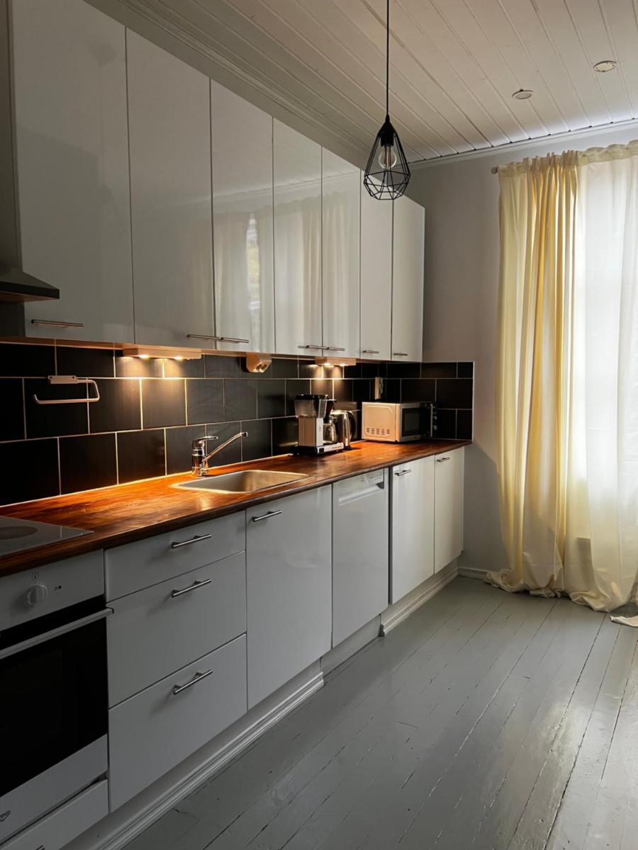 Premium-style apartment with real Finnish wood sauna, parking space two cars & WIFI - Housity