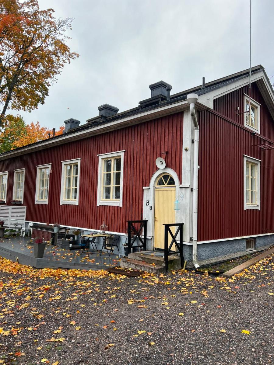 Premium-style apartment with real Finnish wood sauna, parking space two cars & WIFI - Housity