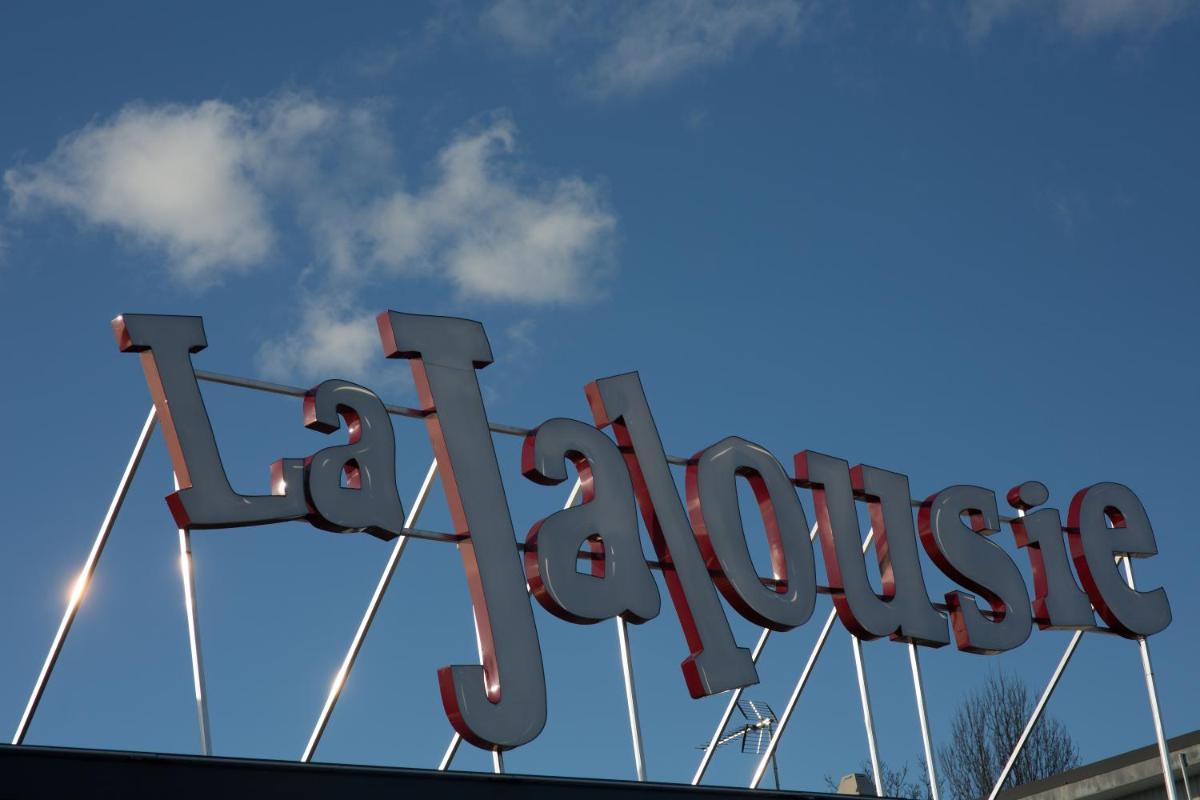 La Jalousie - Housity