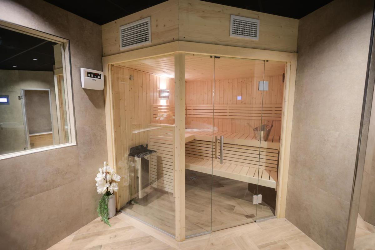 Salle de bains dans l'établissement Hotel Turan & Spa