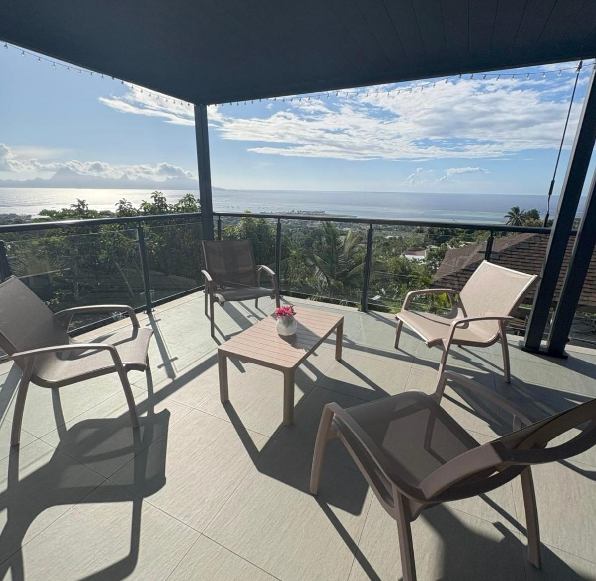 Le Manahere Spacious Apartment with Panoramic Views of Moorea - Faa'a - Housity