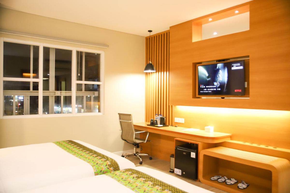 Front One Hotel Papua Lestari - Housity
