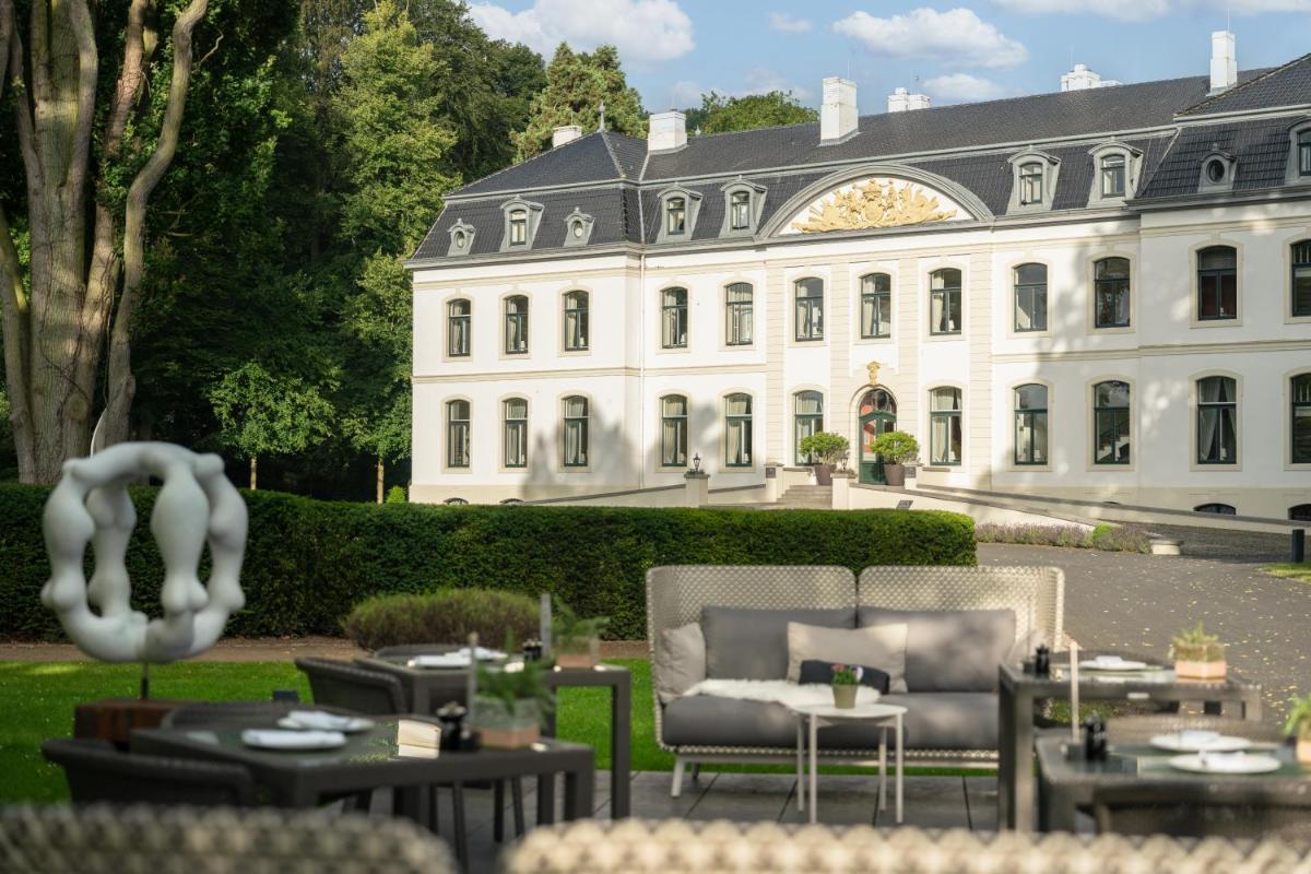 Ein Sitzbereich in der Unterkunft Weissenhaus Private Nature Luxury Resort