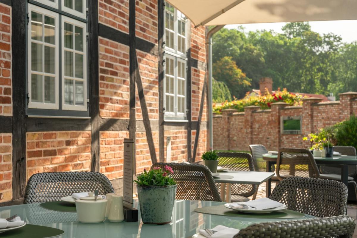 Ein Garten an der Unterkunft Weissenhaus Private Nature Luxury Resort