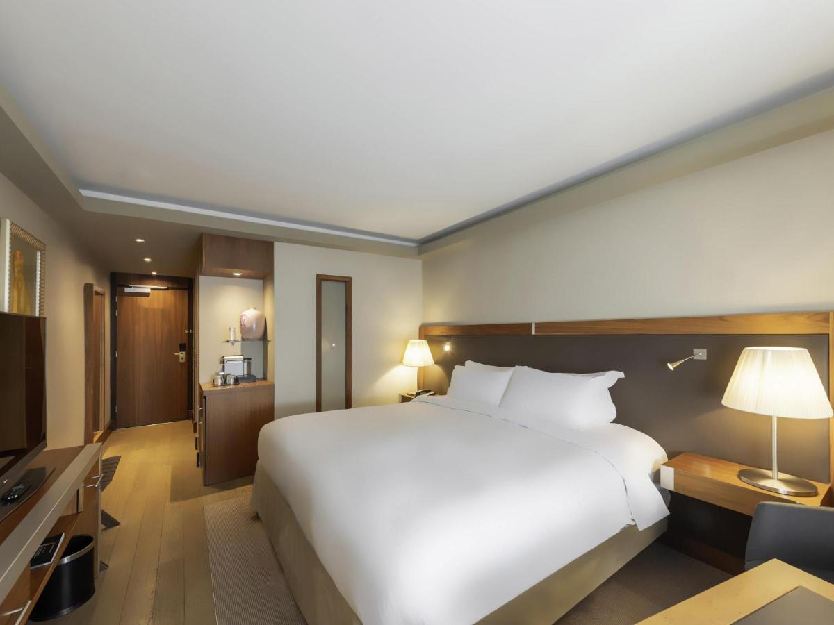 Un ou plusieurs lits dans un hébergement de l'établissement Sofitel Lyon Bellecour