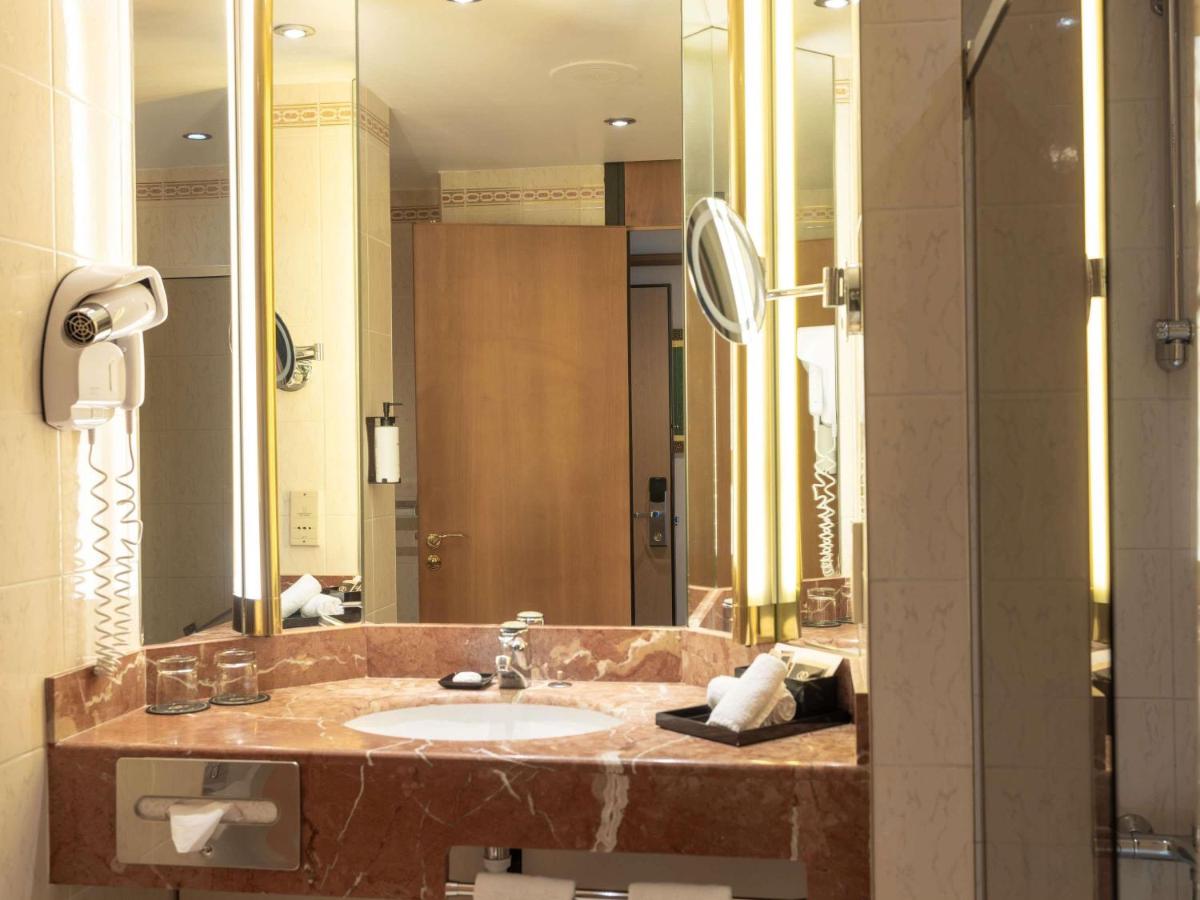 Salle de bains dans l'établissement Sofitel Lyon Bellecour
