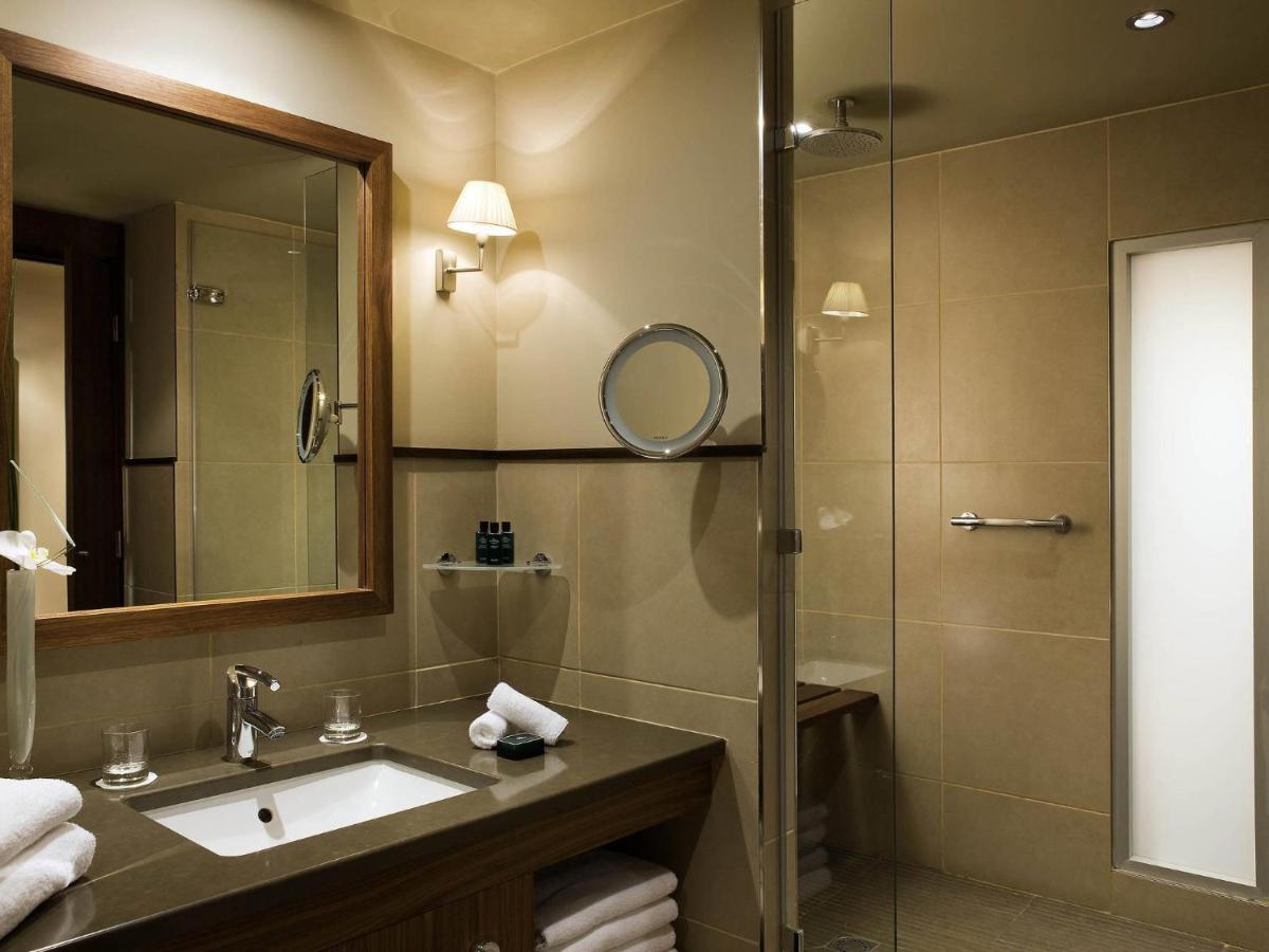 Salle de bains dans l'établissement Sofitel Lyon Bellecour