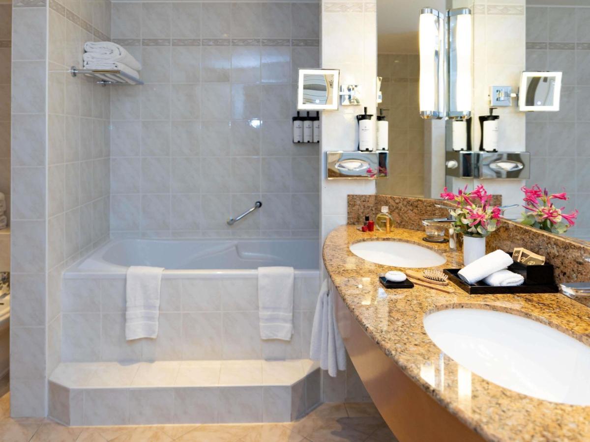 Salle de bains dans l'établissement Sofitel Strasbourg Grande Ile