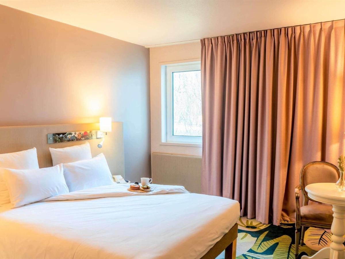 Un ou plusieurs lits dans un hébergement de l'établissement Hotel Mercure Parc du Coudray - Barbizon