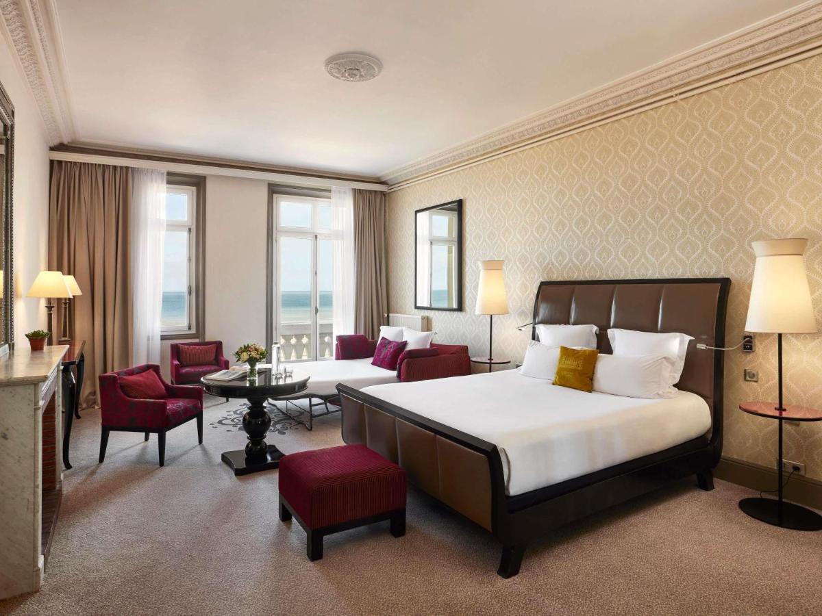 Un ou plusieurs lits dans un hébergement de l'établissement Le Grand Hotel de Cabourg - MGallery Collection