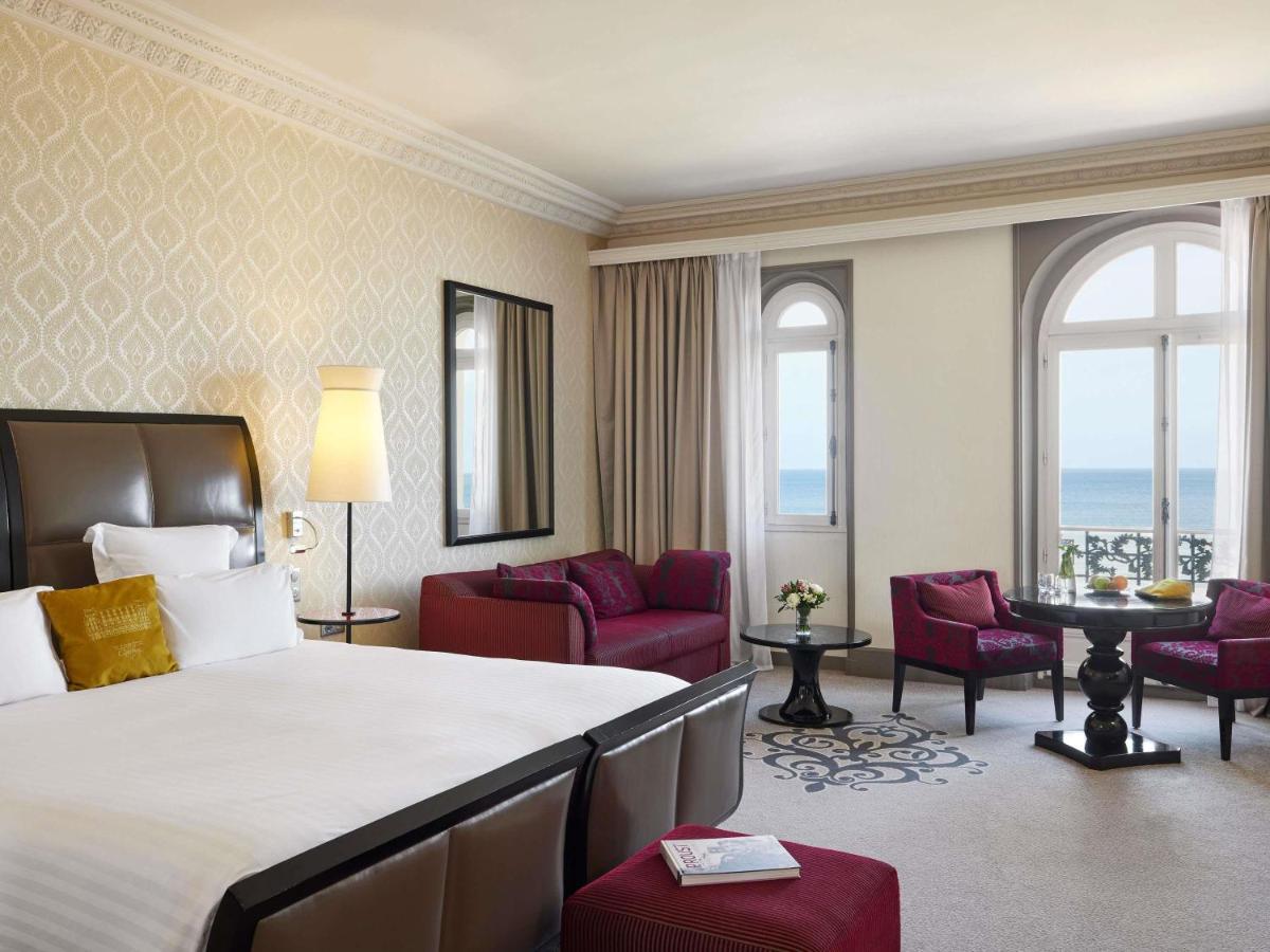 Un ou plusieurs lits dans un hébergement de l'établissement Le Grand Hotel de Cabourg - MGallery Collection