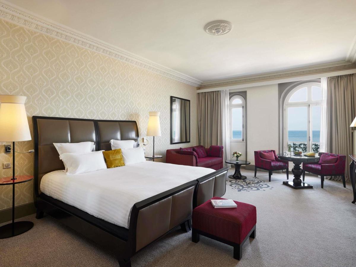 Un ou plusieurs lits dans un hébergement de l'établissement Le Grand Hotel de Cabourg - MGallery Collection