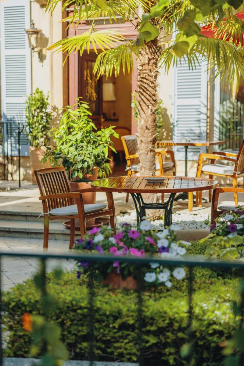 Jardin de l'établissement L'Hôtel