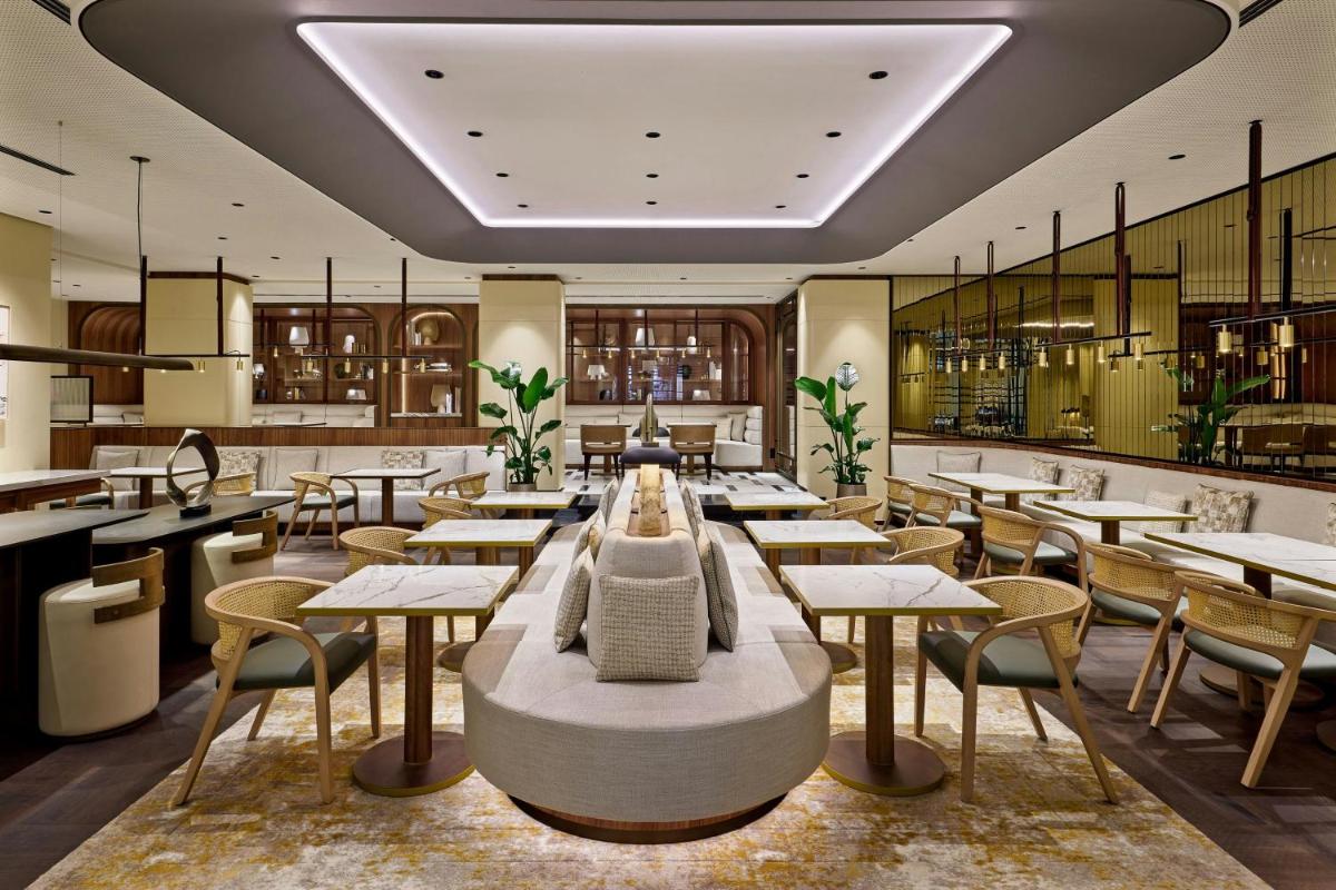 Ein Sitzbereich in der Unterkunft Berlin Marriott Hotel