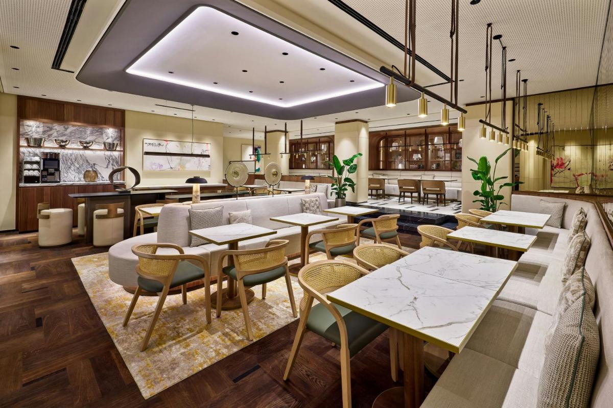 Ein Restaurant oder anderes Speiselokal in der Unterkunft Berlin Marriott Hotel