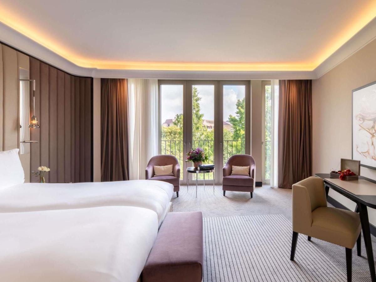 Ein Bett oder Betten in einem Zimmer der Unterkunft Sofitel Frankfurt Opera