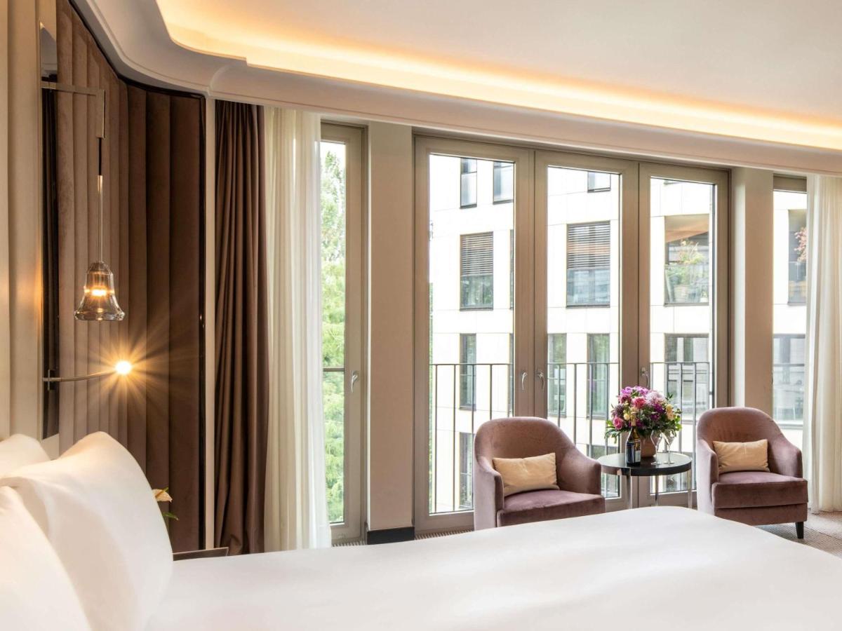 Ein Bett oder Betten in einem Zimmer der Unterkunft Sofitel Frankfurt Opera