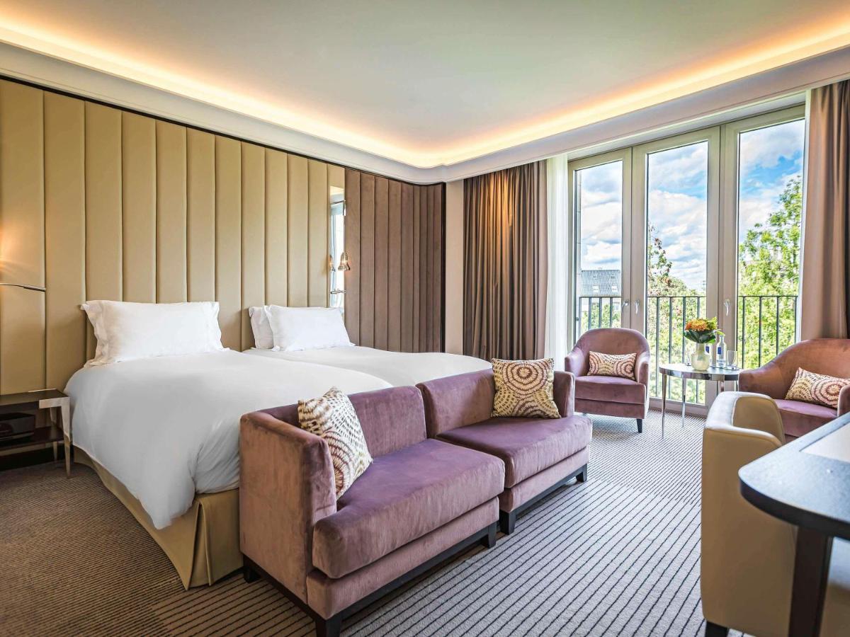 Ein Bett oder Betten in einem Zimmer der Unterkunft Sofitel Frankfurt Opera