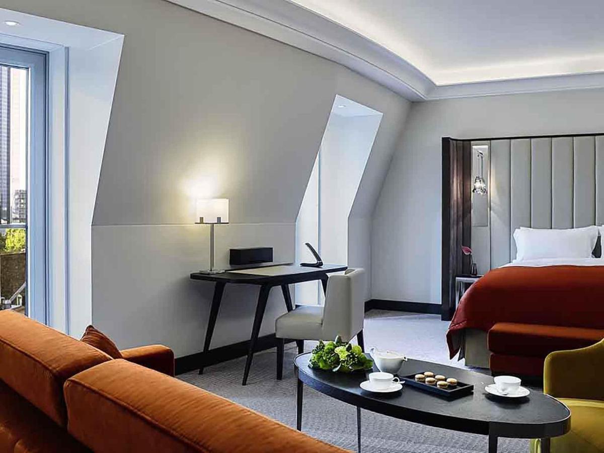 Ein Bett oder Betten in einem Zimmer der Unterkunft Sofitel Frankfurt Opera