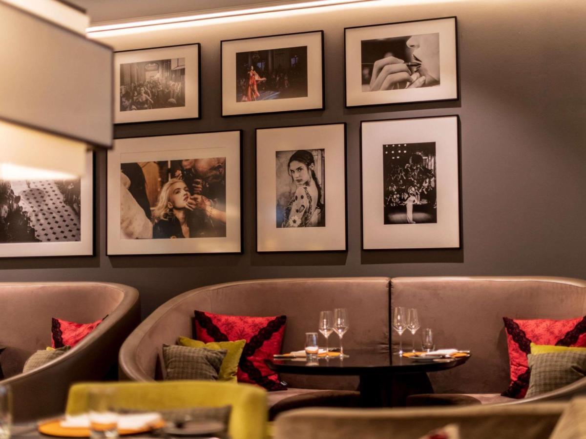 Ein Sitzbereich in der Unterkunft Sofitel Frankfurt Opera