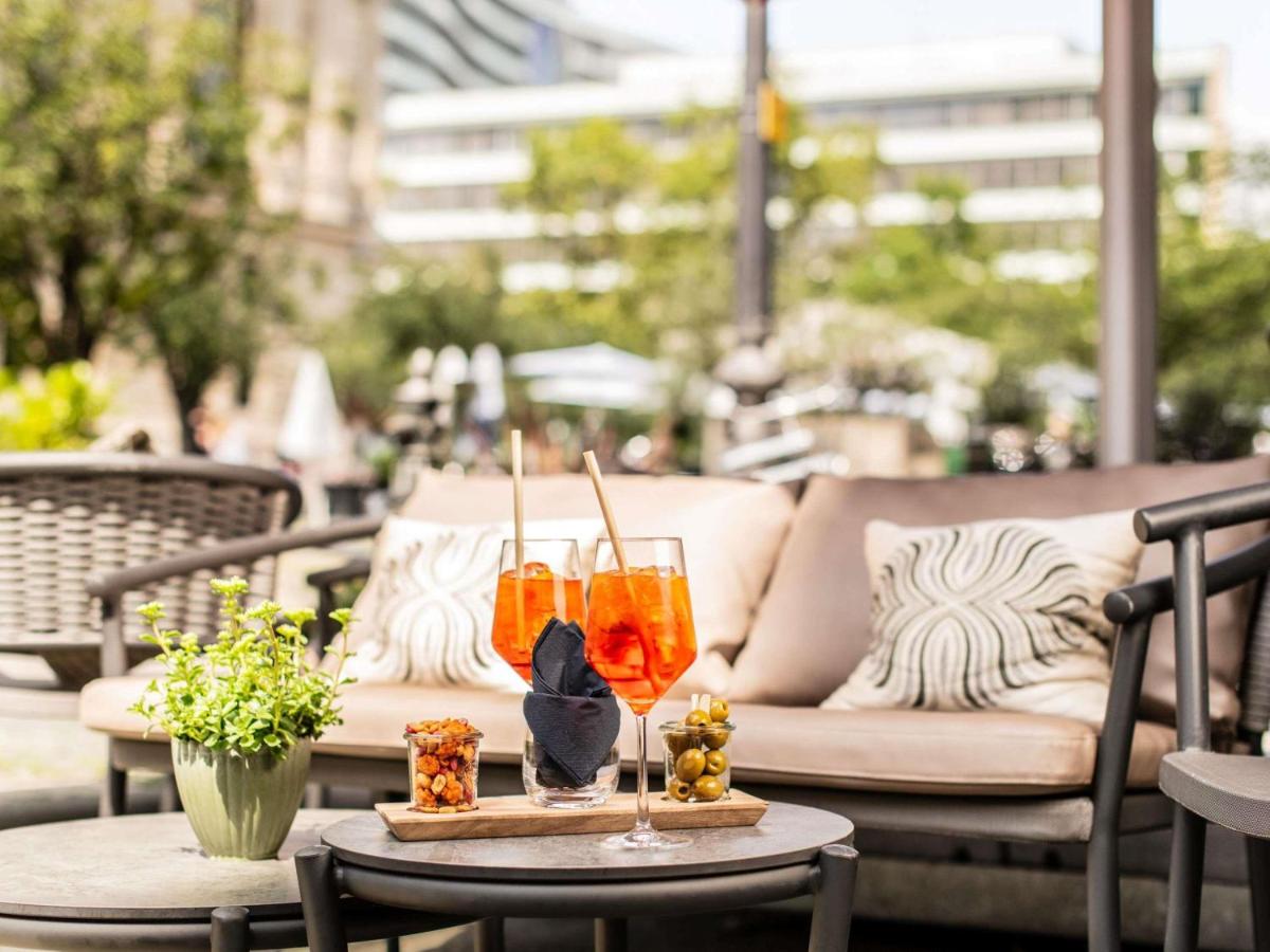 Getränke in der Unterkunft Sofitel Frankfurt Opera