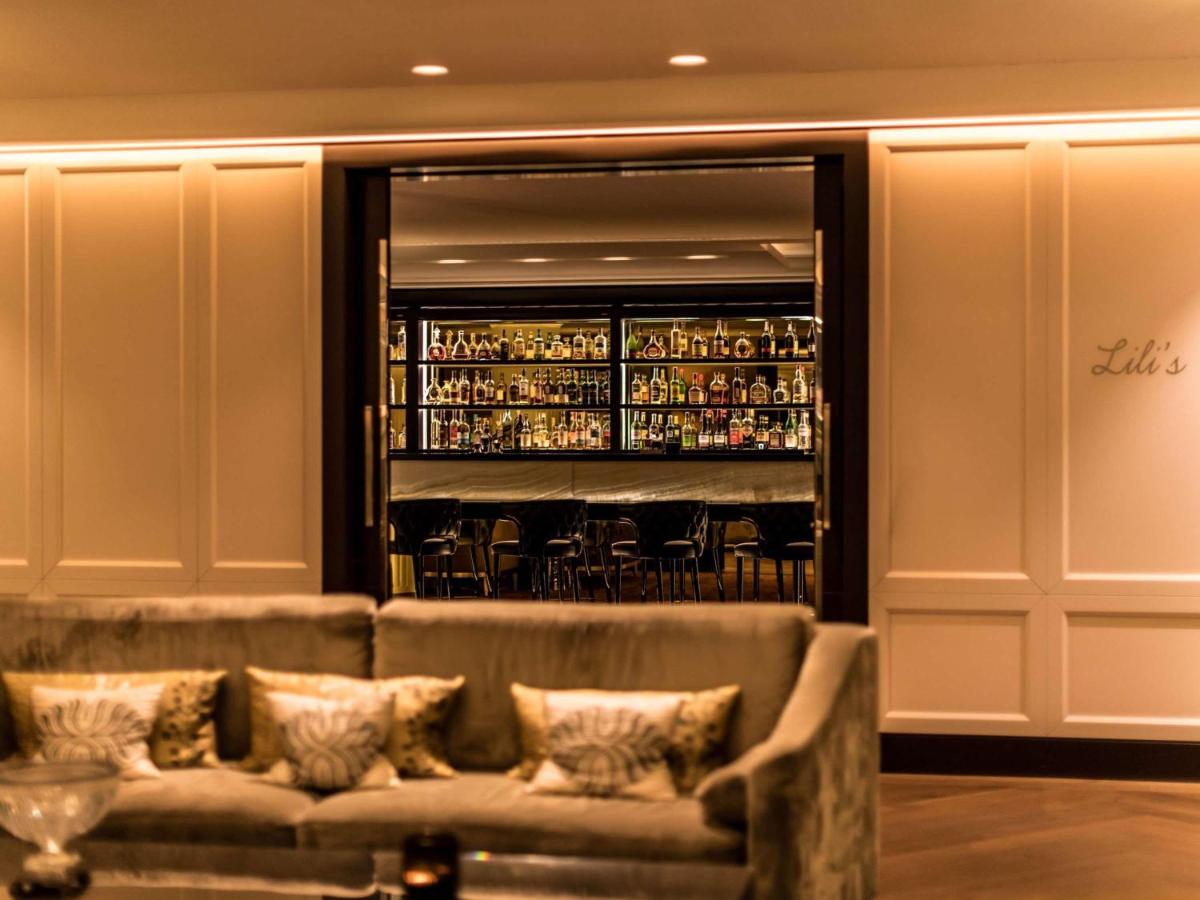 Ein Sitzbereich in der Unterkunft Sofitel Frankfurt Opera