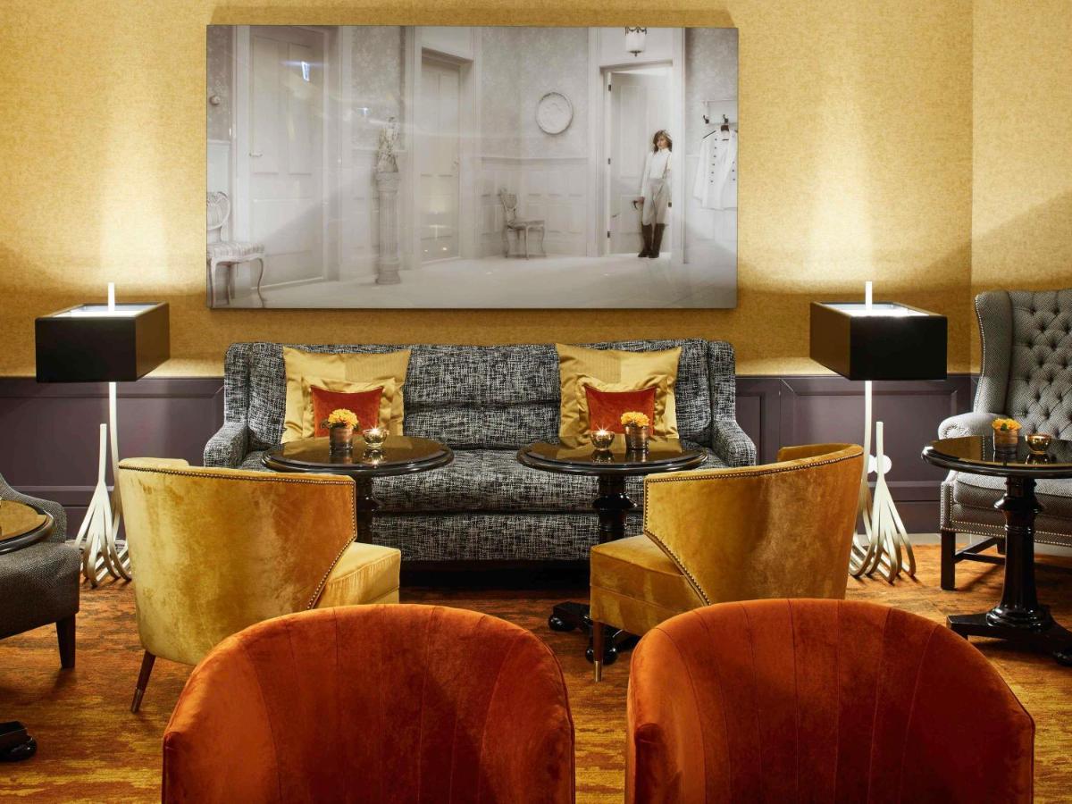 Ein Sitzbereich in der Unterkunft Sofitel Frankfurt Opera