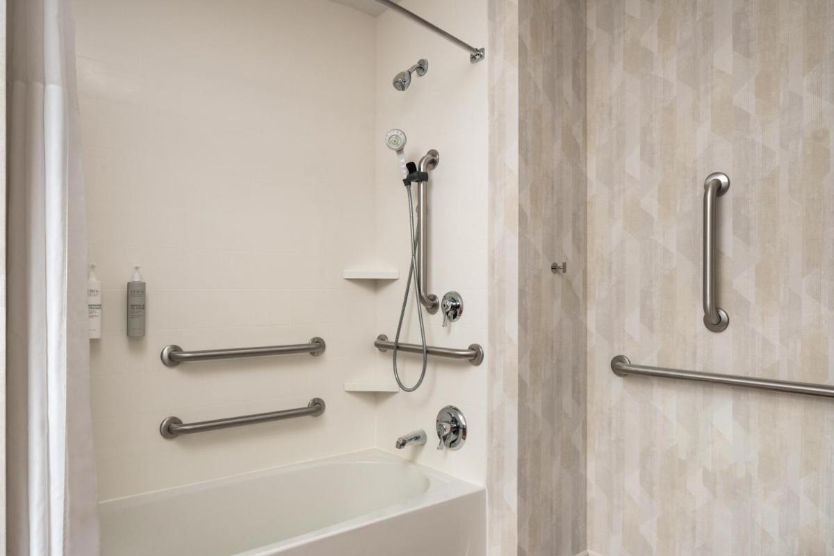 Hampton Inn & Suites Whitefish - Housity