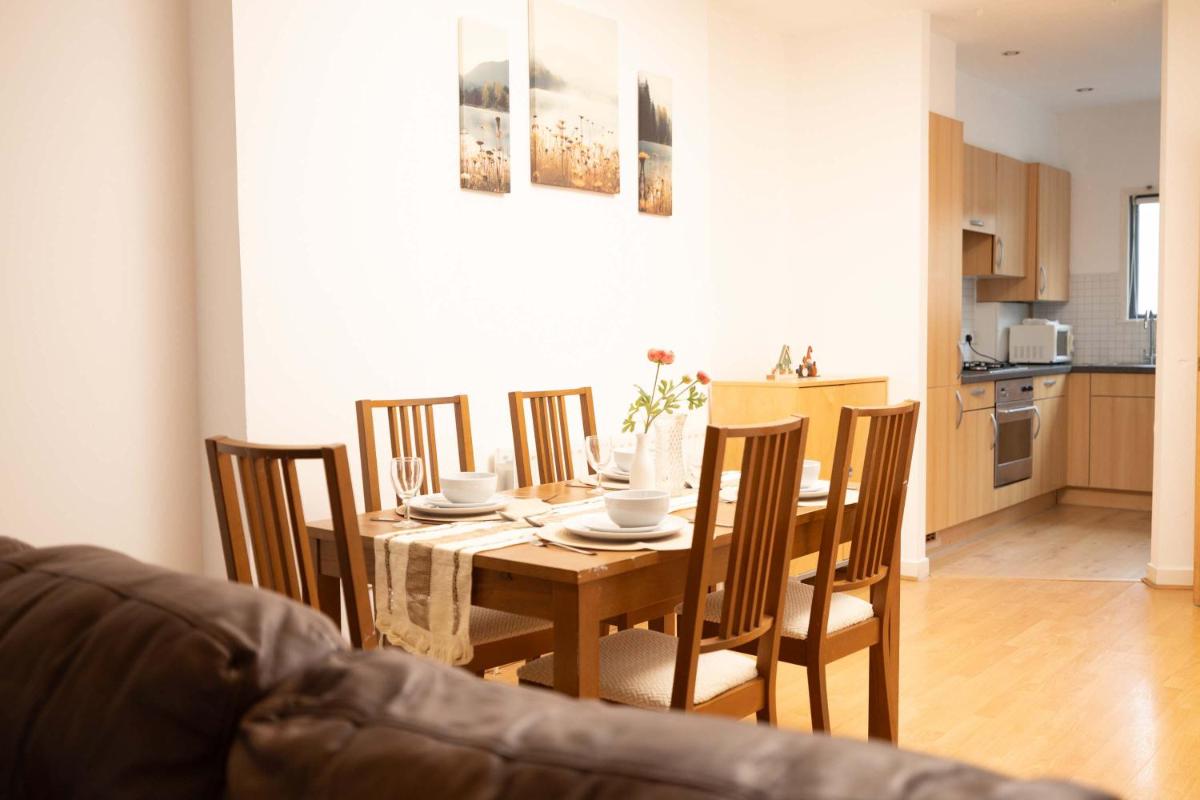 Muirhouse 2BR Apartment with Free Parking - Housity