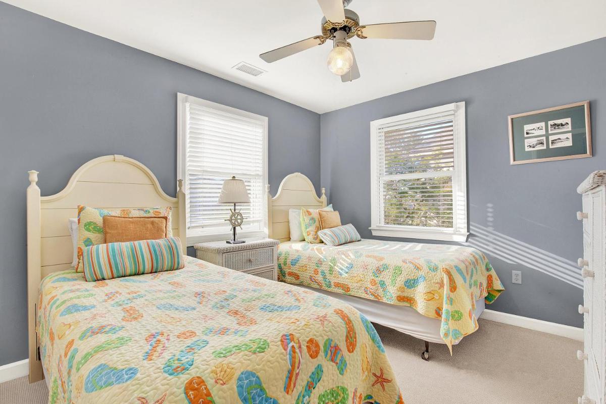 Seconds To The Sea - Housity