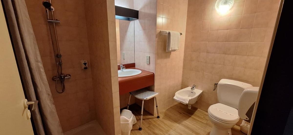 N'Atura Hôtel - Housity