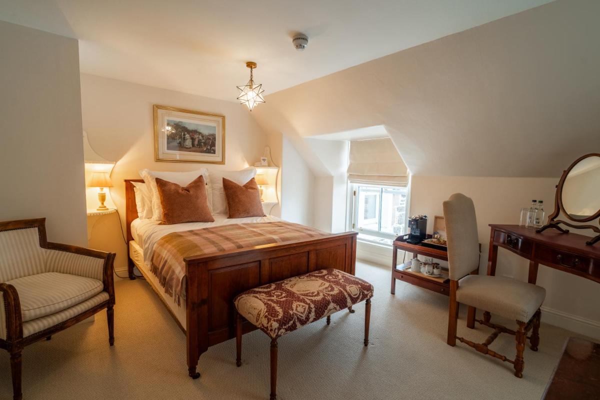The Royal Hotel - Housity
