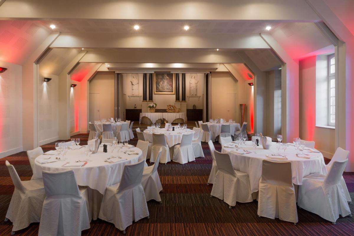 Restaurant ou autre lieu de restauration dans l'établissement Abbaye des Capucins Spa & Resort