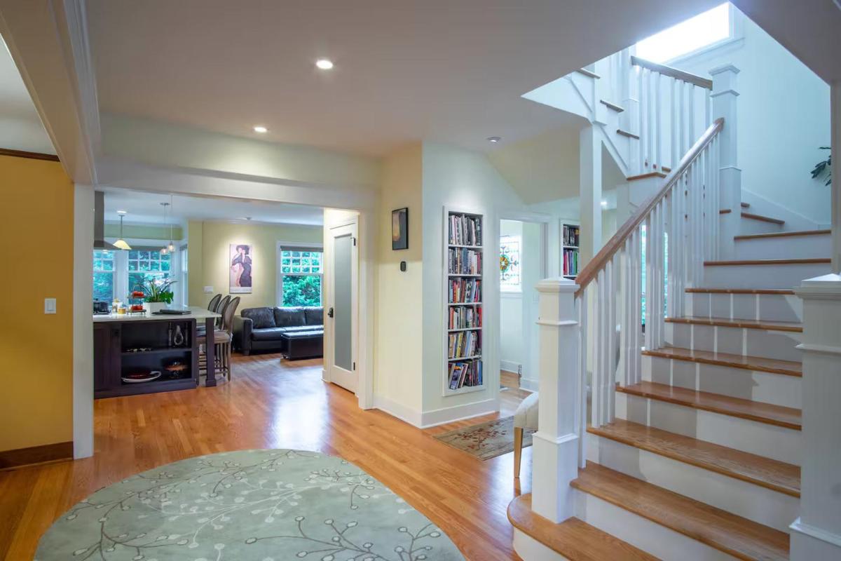 Queen Anne Oasis - Housity