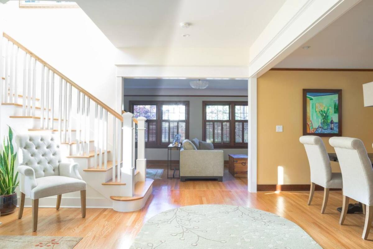 Queen Anne Oasis - Housity