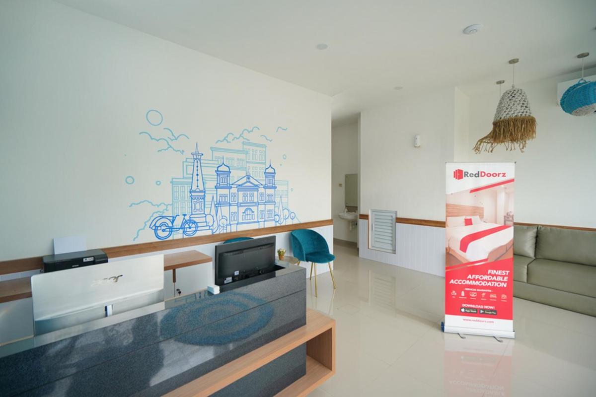 RedDoorz Plus @ Terban Residence - Housity