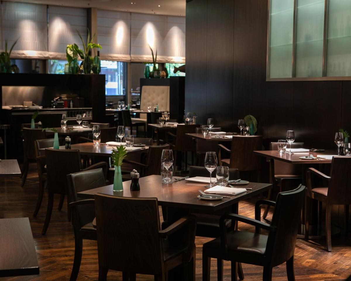 Ein Restaurant oder anderes Speiselokal in der Unterkunft Grand Hyatt Berlin