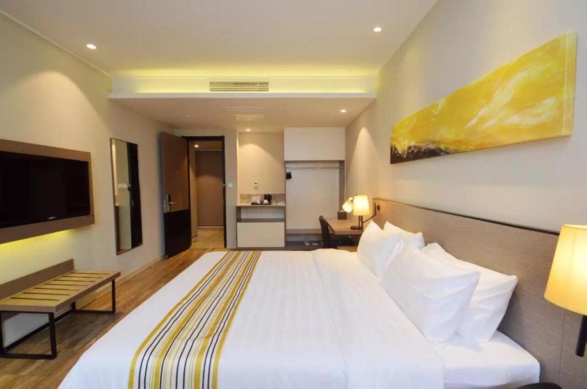 Home Inn Plus Nanjing Longjiang Dinghuaimen - Housity