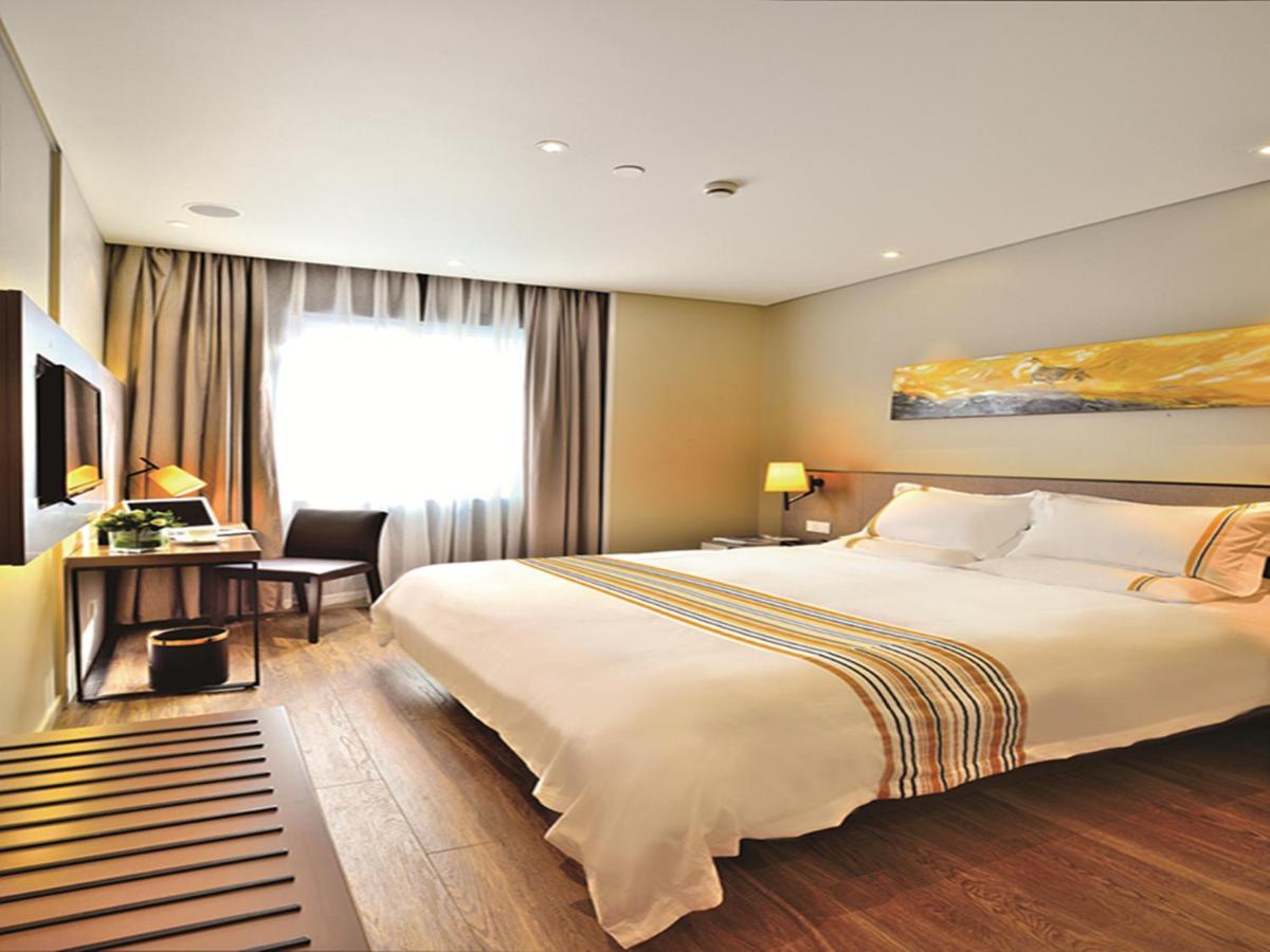 Home Inn Plus Nanjing Longjiang Dinghuaimen - Housity