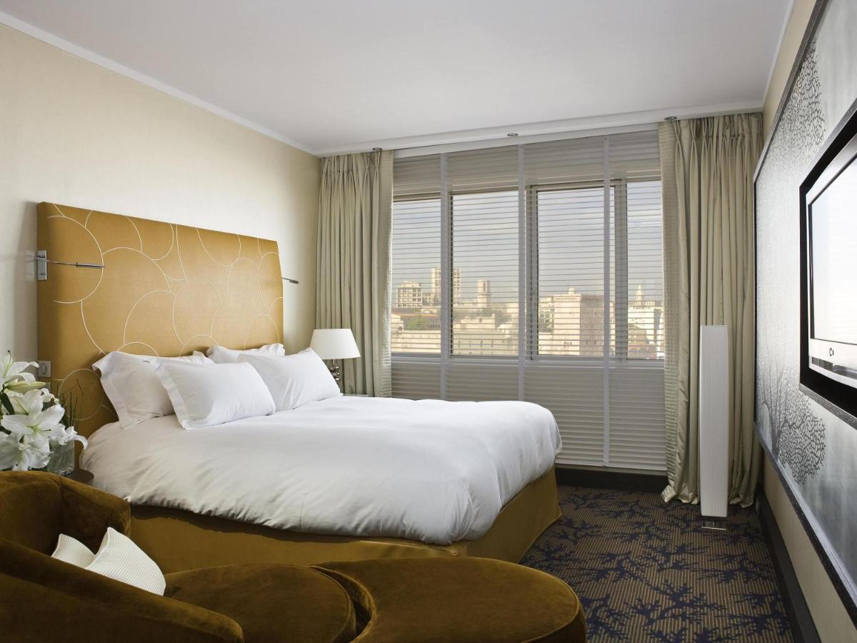 Un ou plusieurs lits dans un hébergement de l'établissement Sofitel Marseille Vieux-Port