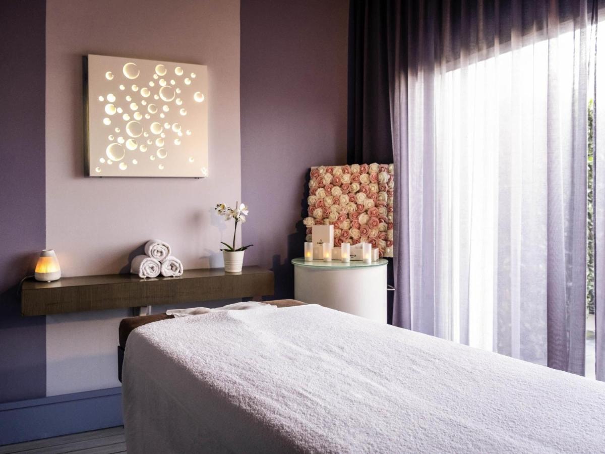Un ou plusieurs lits dans un hébergement de l'établissement Sofitel Marseille Vieux-Port