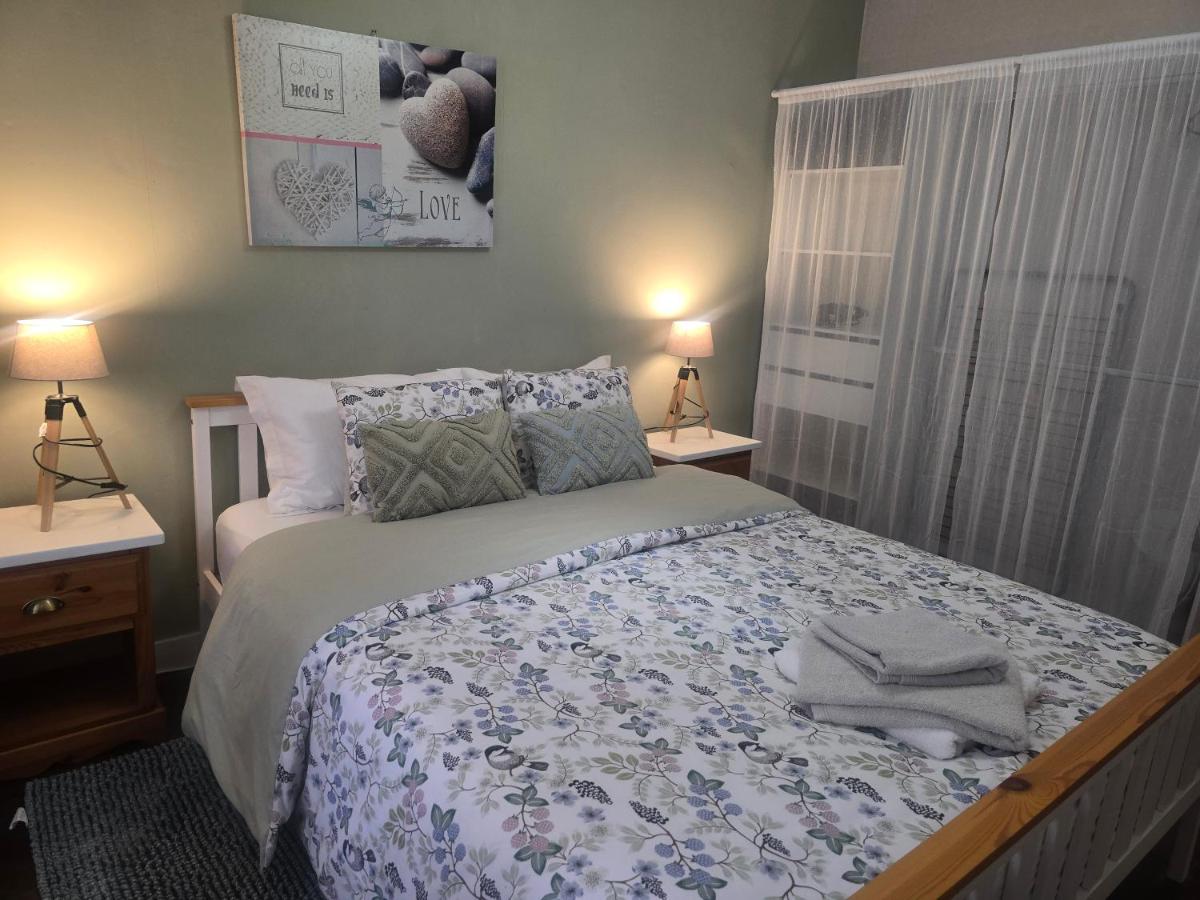 Number 22 - Le Dorat - Apartment 3 with garden & free parking - Hizvo