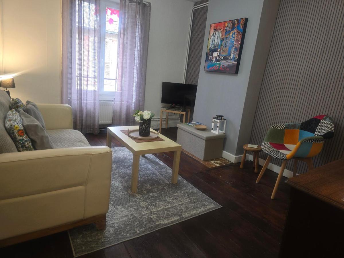 Number 22 - Le Dorat - Apartment 3 with garden & free parking - Hizvo